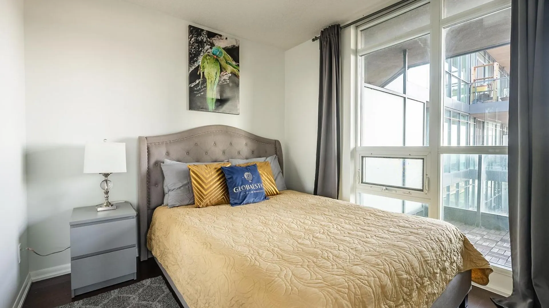 Globalstay Magnificent Condos In Dt Toronto Canada
