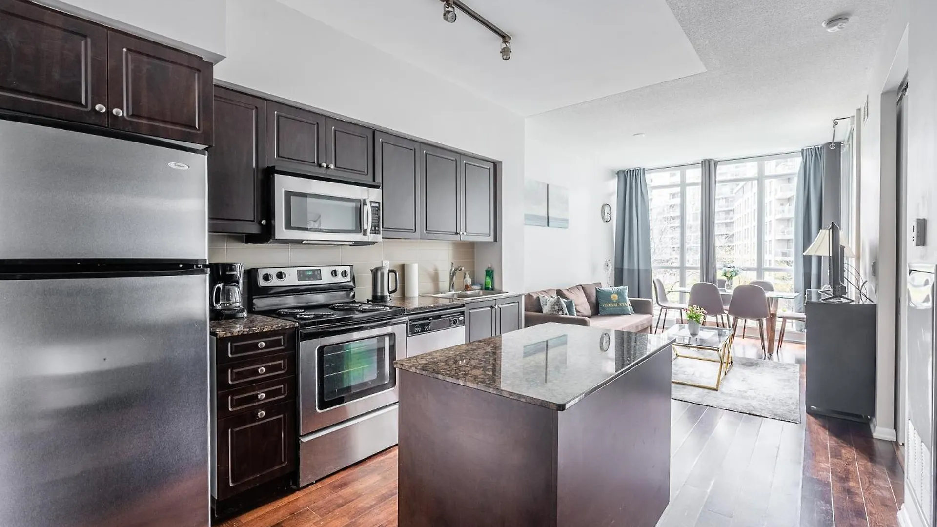 Globalstay Magnificent Condos In Dt Toronto Canada